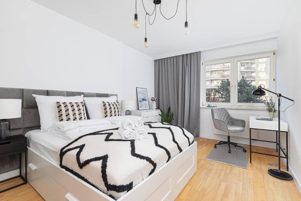 Wielicka Spacious Near Metro Wwa40 Apartment Warsaw