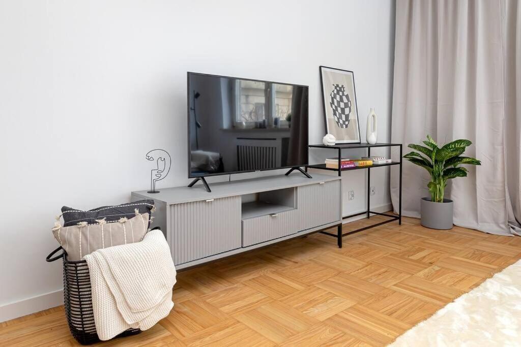 Apartament Wielicka Spacious Near Metro Wwa40 Warszawa